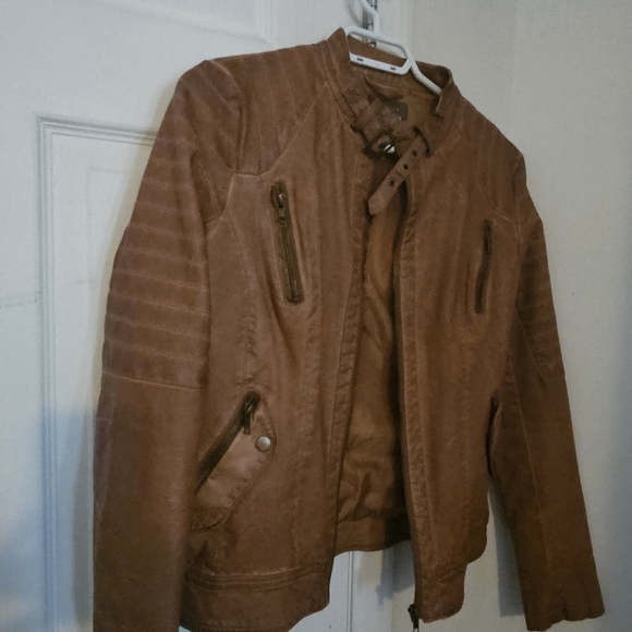 leather jacket - Picture 2 of 5